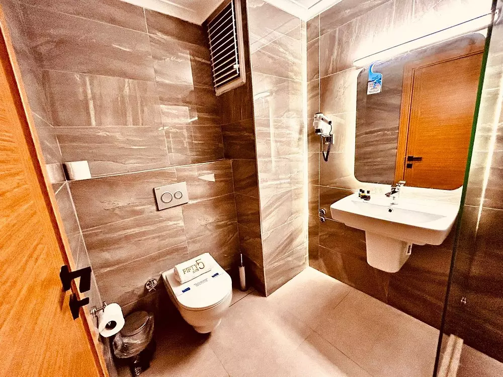 سرویس بهداشتی Fifty Five Suite Hotel